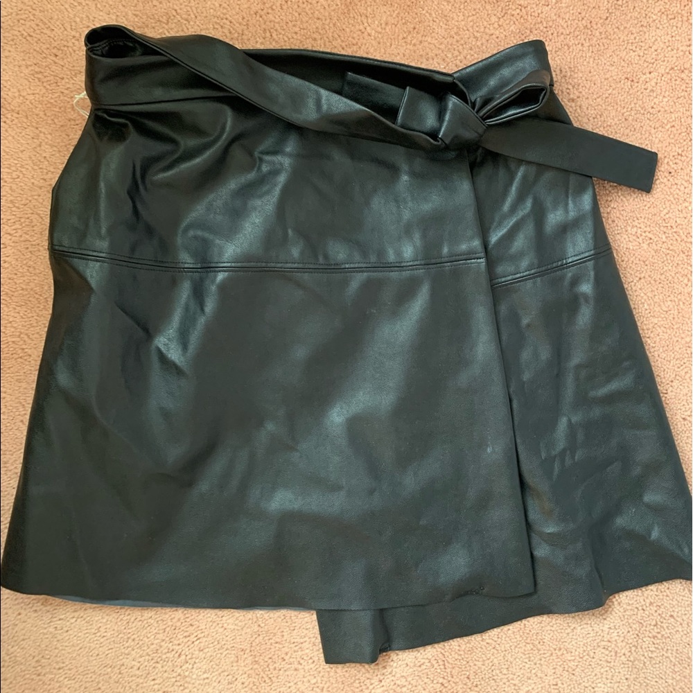 Aritzia Wilfred free faux leather skirt